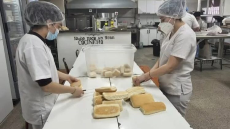 Entre recetas y controles, estudiantes de la Técnica Nº19 realizan sus prácticas profesionalizantes