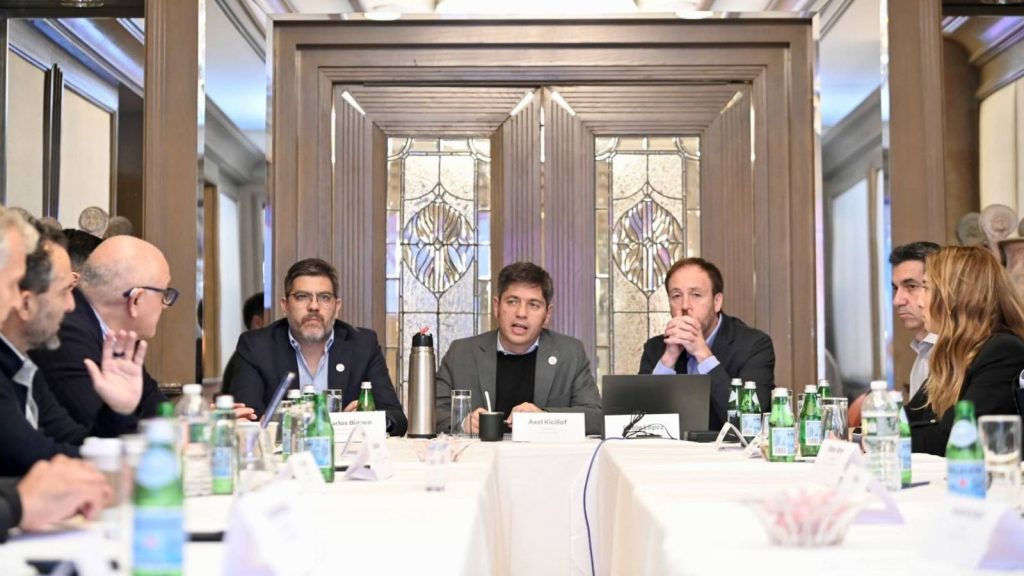 Kicillof con empresarios: críticas a Milei y señales de confiabilidad a inversores