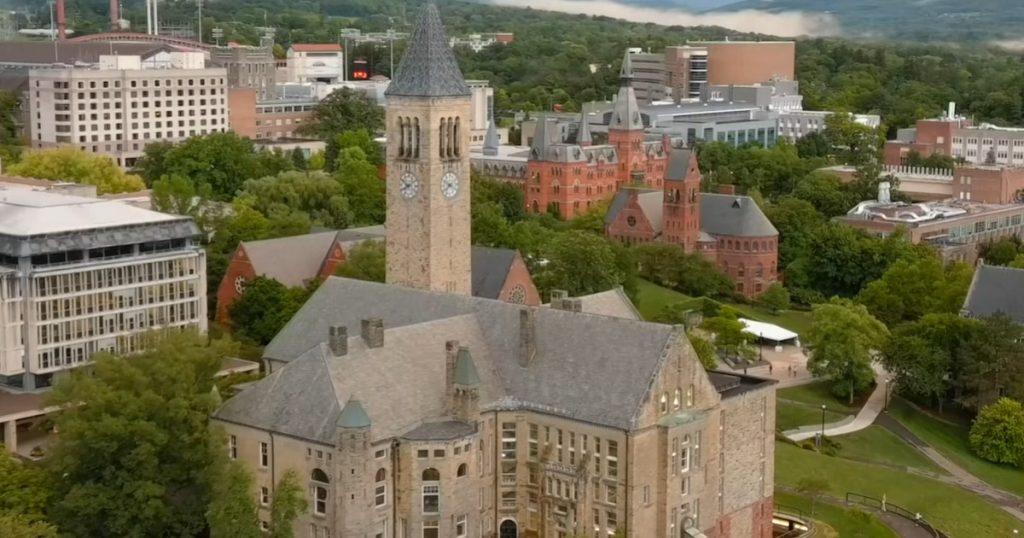 Un chat ignorado y dos años sin cargos: Nueva York reabre una denuncia de violación grupal en la Universidad de Cornell