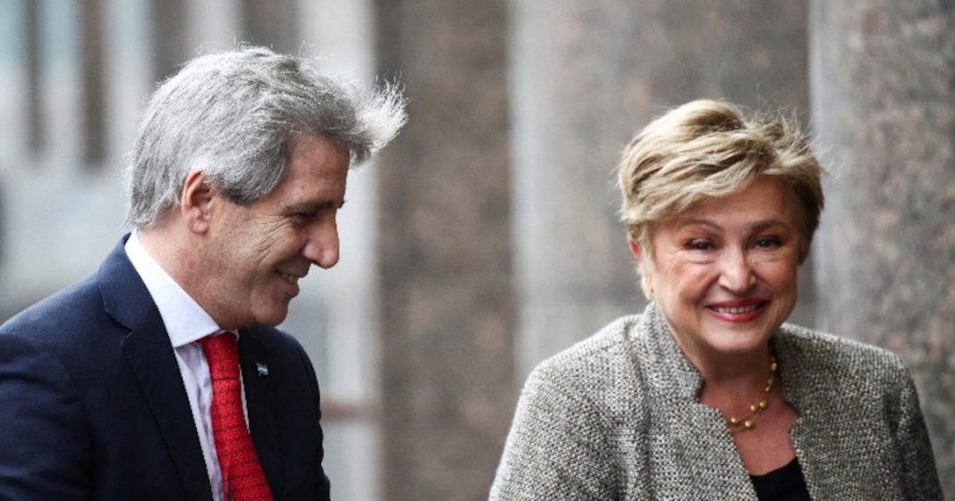 El FMI vuelve a la Argentina: una nueva misión revisará la meta fiscal y las medidas que el Gobierno se comprometió a aplicar El FMI vuelve a la Argentina: una nueva misión revisará la meta fiscal y las medidas que el Gobierno se comprometió a aplicar
