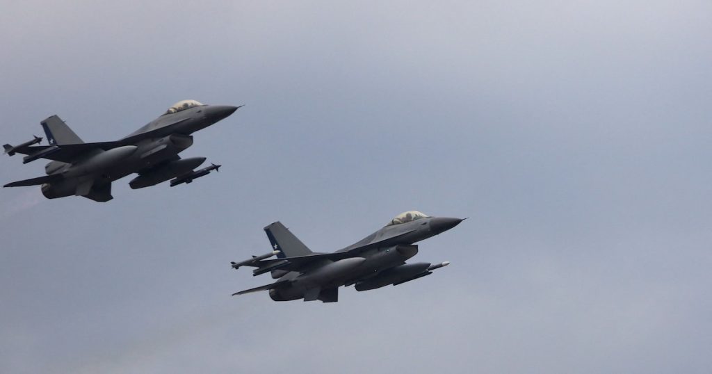Seis F-16 llegan a la Argentina: cómo será el traslado desde Dinamarca hasta Río Cuarto