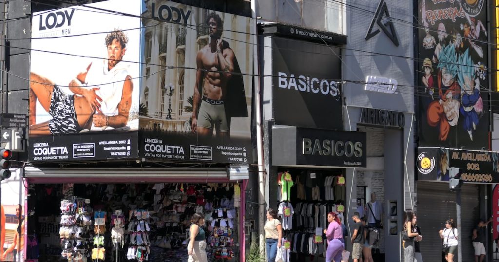 Locales de Flores y Floresta denuncian persecución contra los “tours de compras”