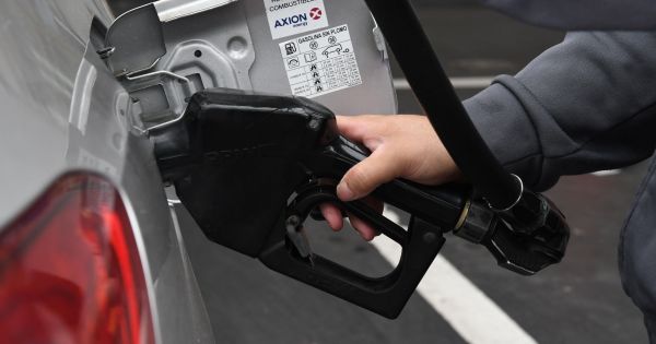Tres petroleras aumentaron los precios de sus combustibles hasta el 5%