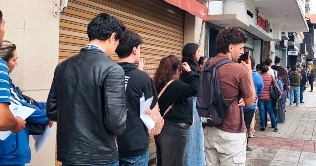 La desocupación juvenil duplica el promedio general y crece el trabajo por cuenta propia