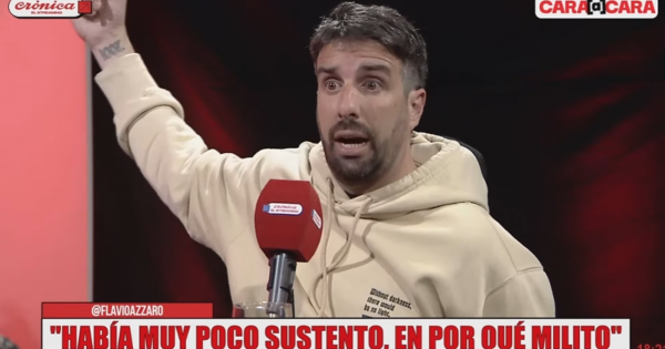 Azzaro cruzó a Milito por su gestión en Racing: “Ser ídolo en la cancha no alcanza” Azzaro cruzó a Milito por su gestión en Racing: "Ser ídolo en la cancha no alcanza"
