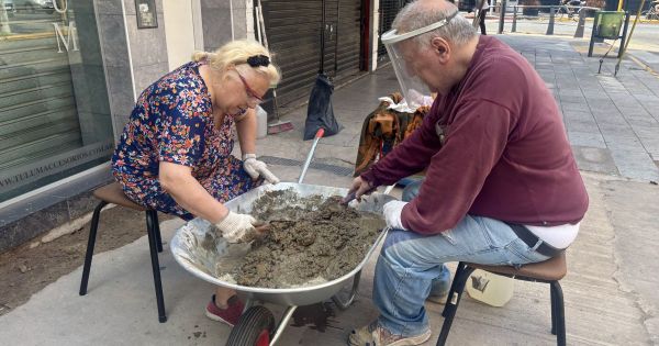 Día del Jubilado: volver a trabajar después de los 65, la triste solución de los mayores para sobrevivir a la motosierra Día del Jubilado: volver a trabajar después de los 65, la triste solución de los mayores para sobrevivir a la motosierra