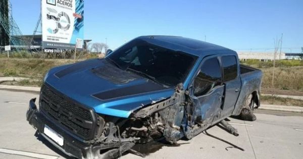 Polémica en Rosario Central: la camioneta de Gastón Ávila protagonizó un fuerte accidente y el defensor negó haberla manejado