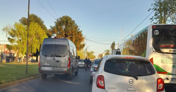 Fuertes demoras en el Triángulo de Bernal por una protesta