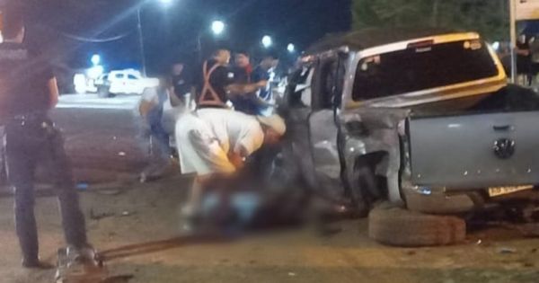 Un menor de 14 años manejaba una camioneta, chocó contra una pick-up y murió: también mató al acompañante del otro vehículo