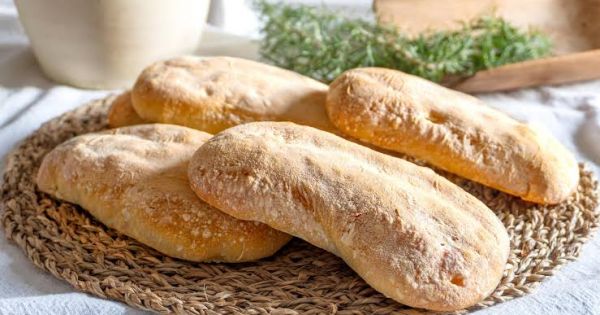 Pan ciabatta, el clásico de la panadería italiana que es ideal para sánguches o para acompañar cualquier comida