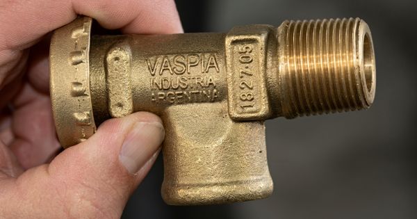 Metalúrgica ofrece las "sobras de bronce" a trabajadores para pagar deudas