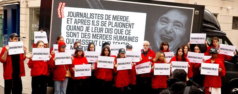 "Basura repugnante": Milei llegó a Paris y una organización protesta por sus ataques "sistemáticos" contra la prensa