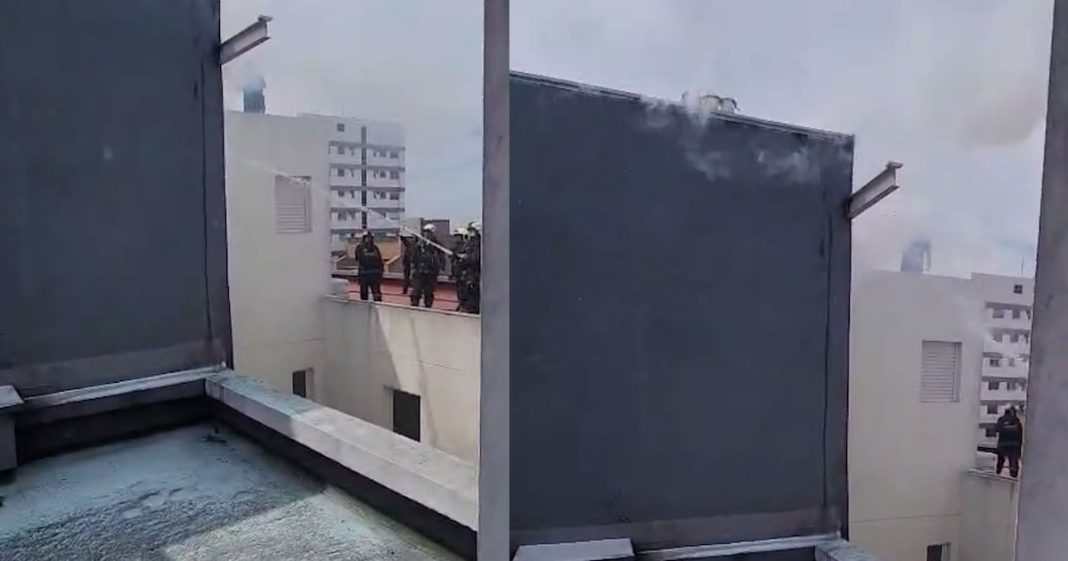 Incendio en un edificio de Villa Devoto mientras hacían un asado en la terraza: evacuaron a los vecinos