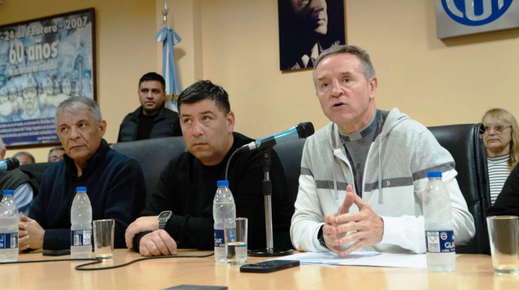 La CGT salió al cruce de Milei por sus cuestionamientos a los datos de la actividad económica: “La situación es crítica”