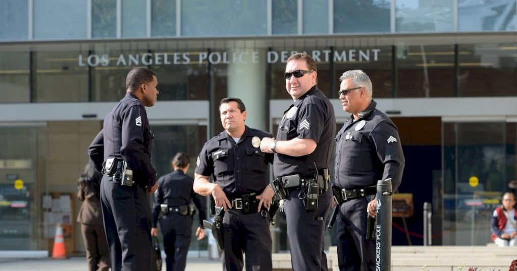 Los Ángeles tiene un LAPD cada vez más latino, pero las grabaciones expusieron que el racismo persiste dentro del departamento