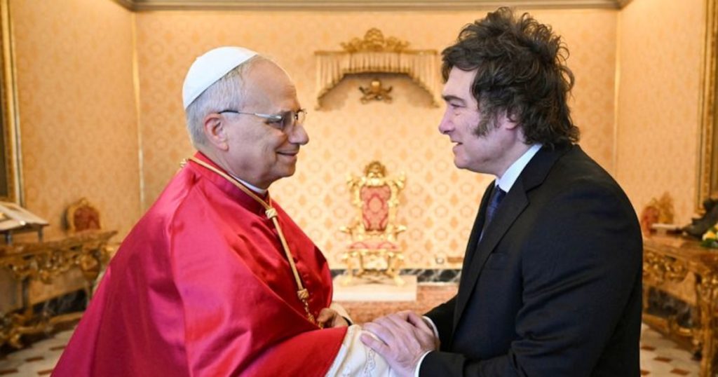 El nuevo dato de pobreza debilita la posición del Gobierno frente a la Iglesia antes de la llegada del Papa