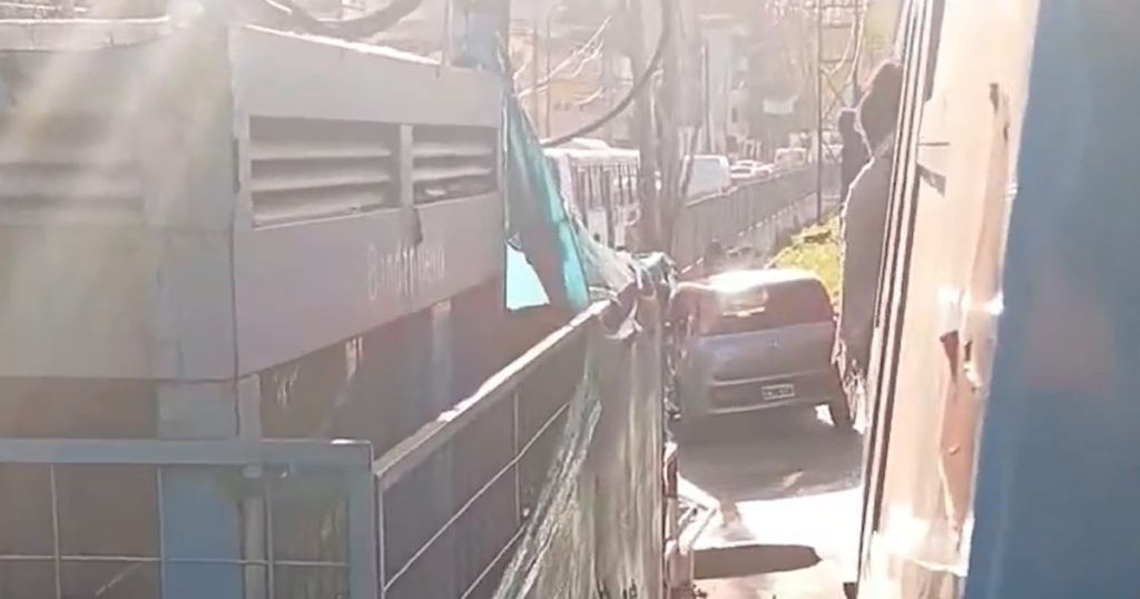 Problemas con el Tren Sarmiento: demoras y cancelaciones por choque en la estación Ramos Mejía