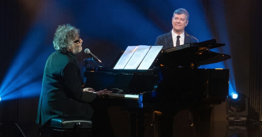 El recital íntimo de Fito Páez en televisión: canciones, reflexiones y anécdotas junto a Mario Pergolini