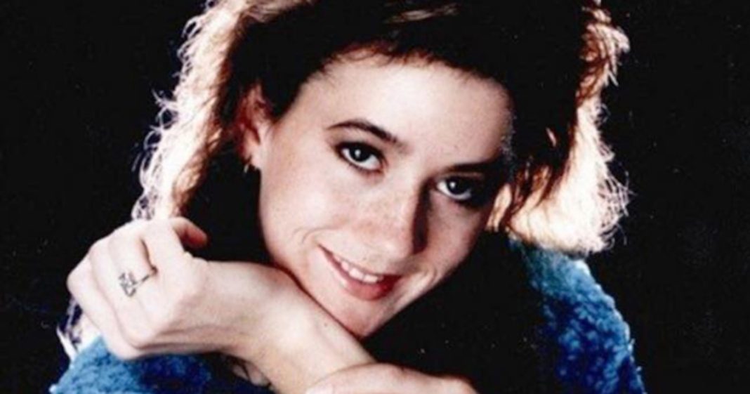Salió en bicicleta y desapareció sin dejar rastros: la foto de una joven amordazada que obsesionó a la familia de Tara Calico Salió en bicicleta y desapareció sin dejar rastros: la foto de una joven amordazada que obsesionó a la familia de Tara Calico