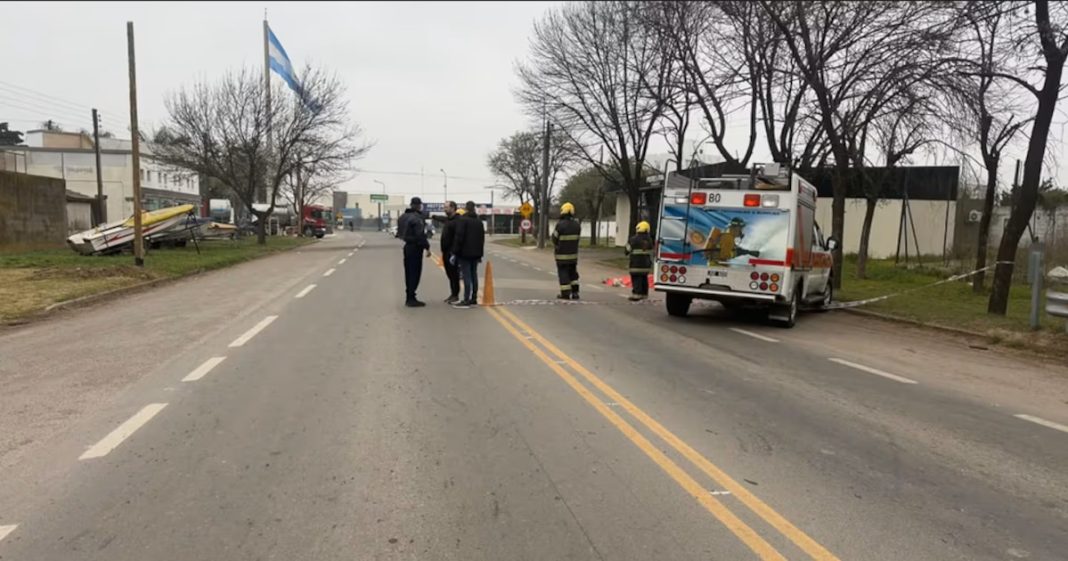 Tres adolescentes regresaban de un local bailable y fueron atropellados por un auto: murió una chica de 17 años Tres adolescentes regresaban de un local bailable y fueron atropellados por un auto: murió una chica de 17 años