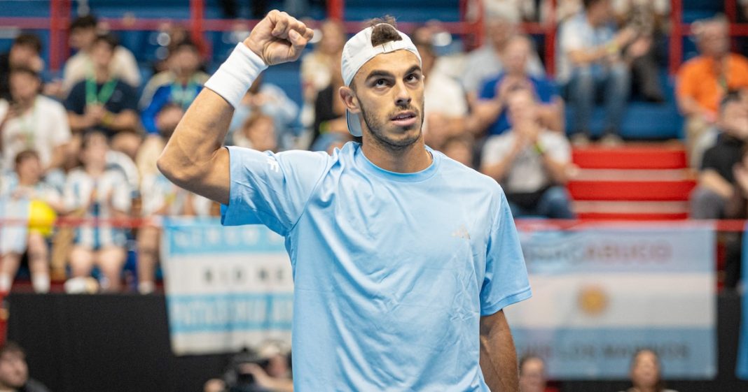 Francisco Cerúndolo no dejó dudas y le dio a Argentina el primer punto ante Turquía en la Copa Davis Francisco Cerúndolo no dejó dudas y le dio a Argentina el primer punto ante Turquía en la Copa Davis