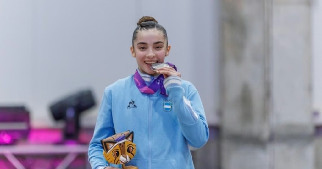 Tiene 16 años, ganó cinco medallas en los Juegos Suramericanos y hace rifas para poder competir en el Mundial de gimnasia
