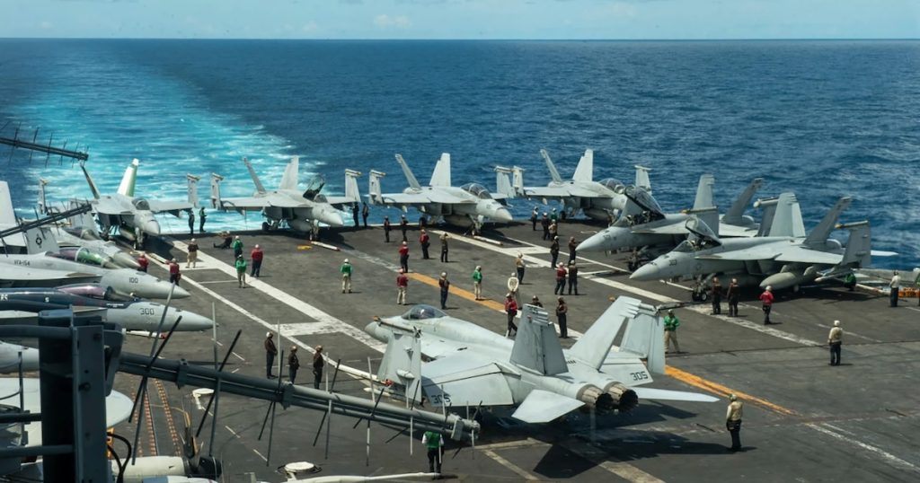 Dos aviadores eyectan y cuatro marineros resultan heridos al aterrizar en el USS Eisenhower frente a Virginia