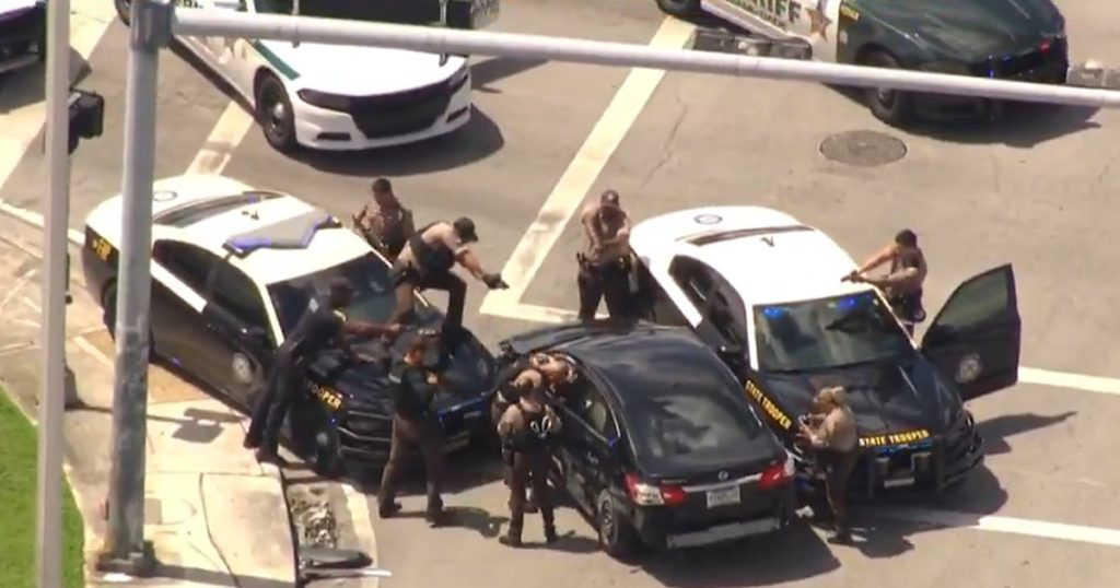 Escapó de un hospital, robó un auto y desató una impresionante persecución policial en Florida