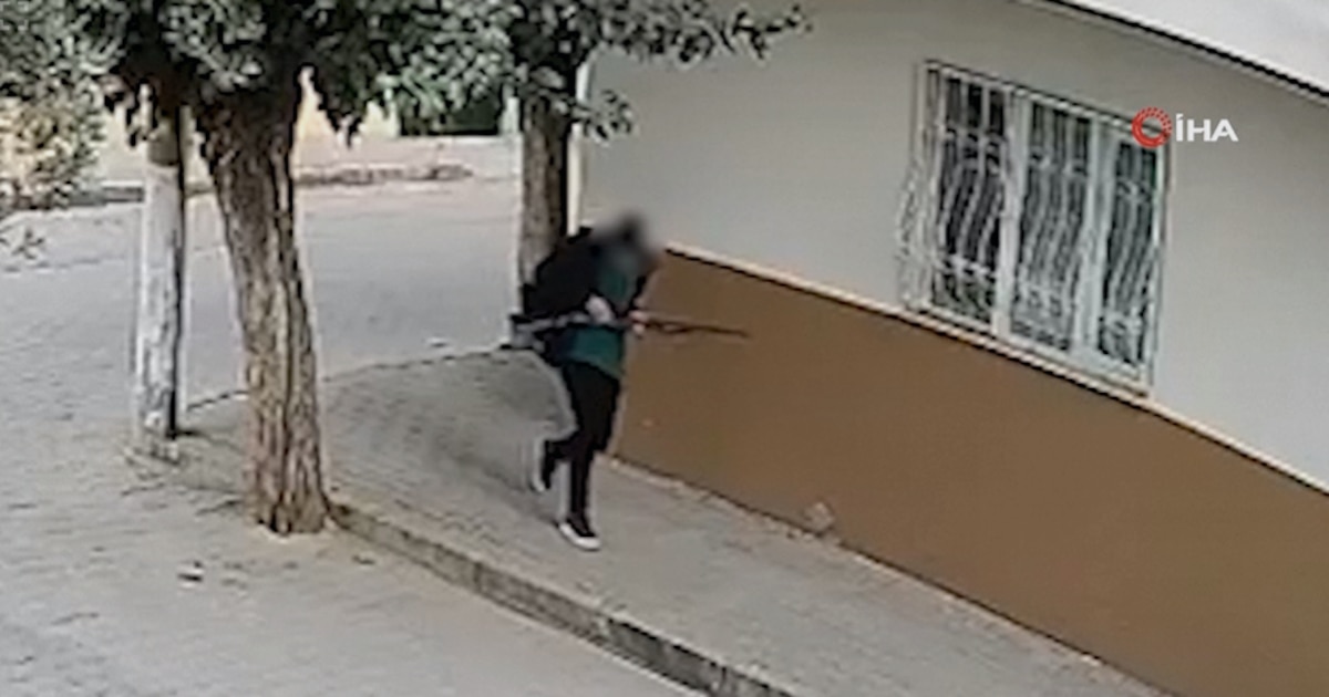 Un adolescente atacó a balazos una escuela en Turquía y dejó 11 heridos: el impactante video del agresor con un rifle de caza cerca del lugar