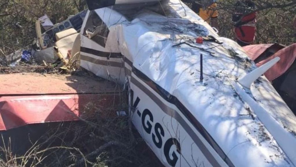 Cayó una avioneta en Córdoba con cinco personas a bordo: dos menores resultaron heridos