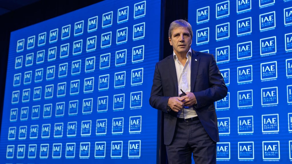El Gobierno firmó créditos por US$530 millones para financiar obras en dos provincias y modernizar sistemas en ARCA