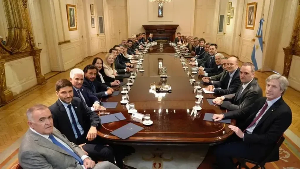 Javier Milei arma una foto federal en París: quiénes son los 13 gobernadores que lo acompañan a la Argentina Week
