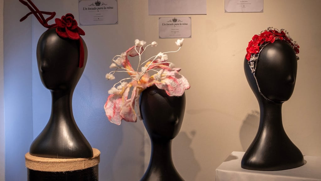 Un tocado para reina: la convocatoria que reunió diseñadores argentinos con el sombrerero de Rosalía y Dior