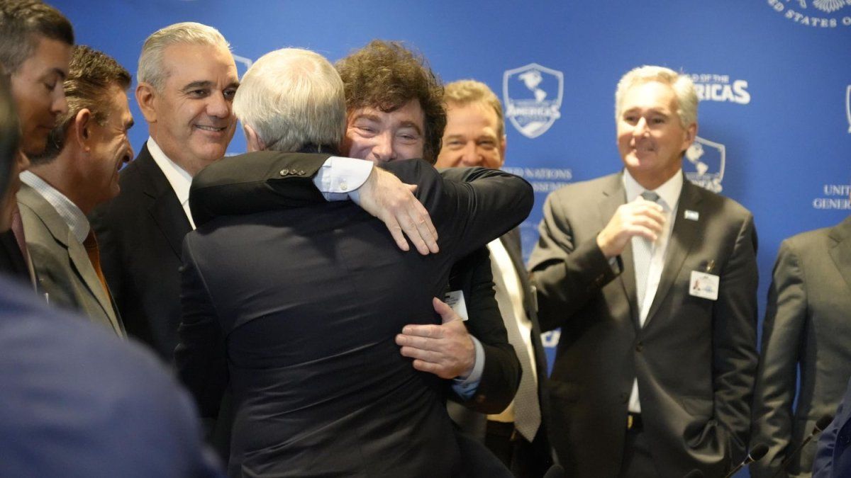 Javier Milei coincidió con Donald Trump en la cumbre del Escudo de las Américas pero no hubo foto