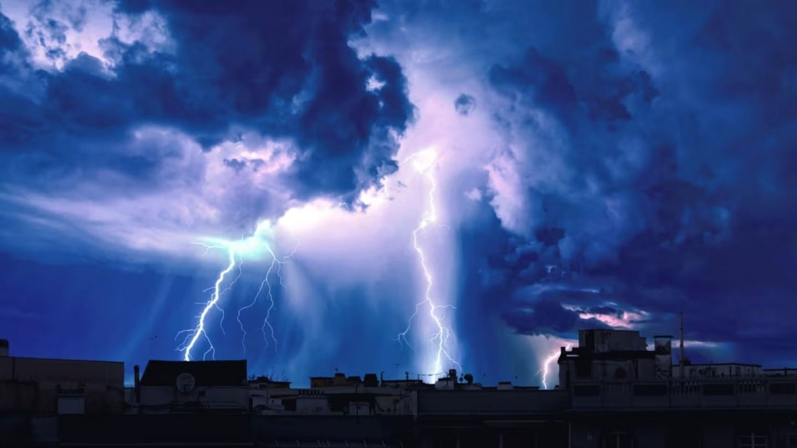 Alerta por tormentas abundantes: prevén más de 200 mm de agua acumulada hasta el martes 27