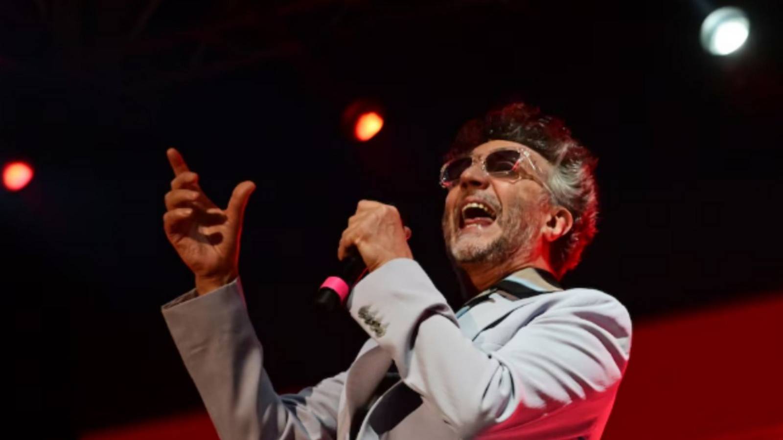 Fito Páez se enojó en pleno vivo y le paró el carro a la seguridad del show: "No quiero volver a los '70"
