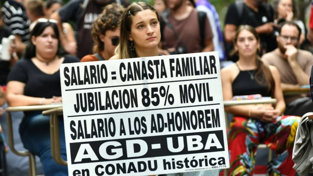 Tras el ajuste de Milei, universidades argentinas se desploman en el ranking mundial