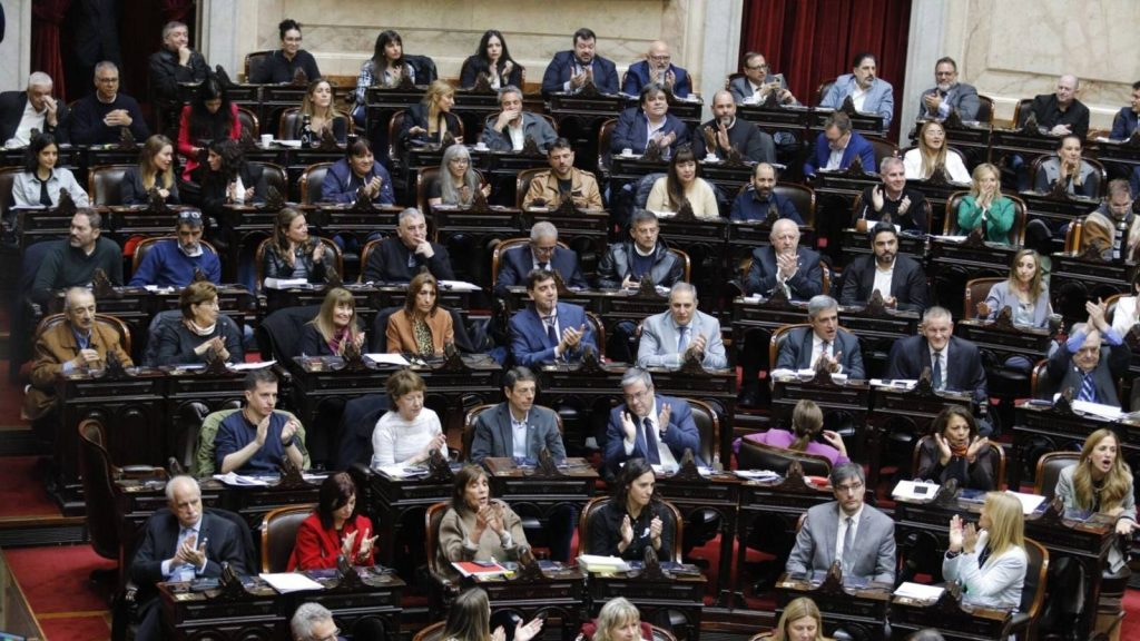 DNU 70/23: a la oposición aún le faltan 14 diputados para el quórum