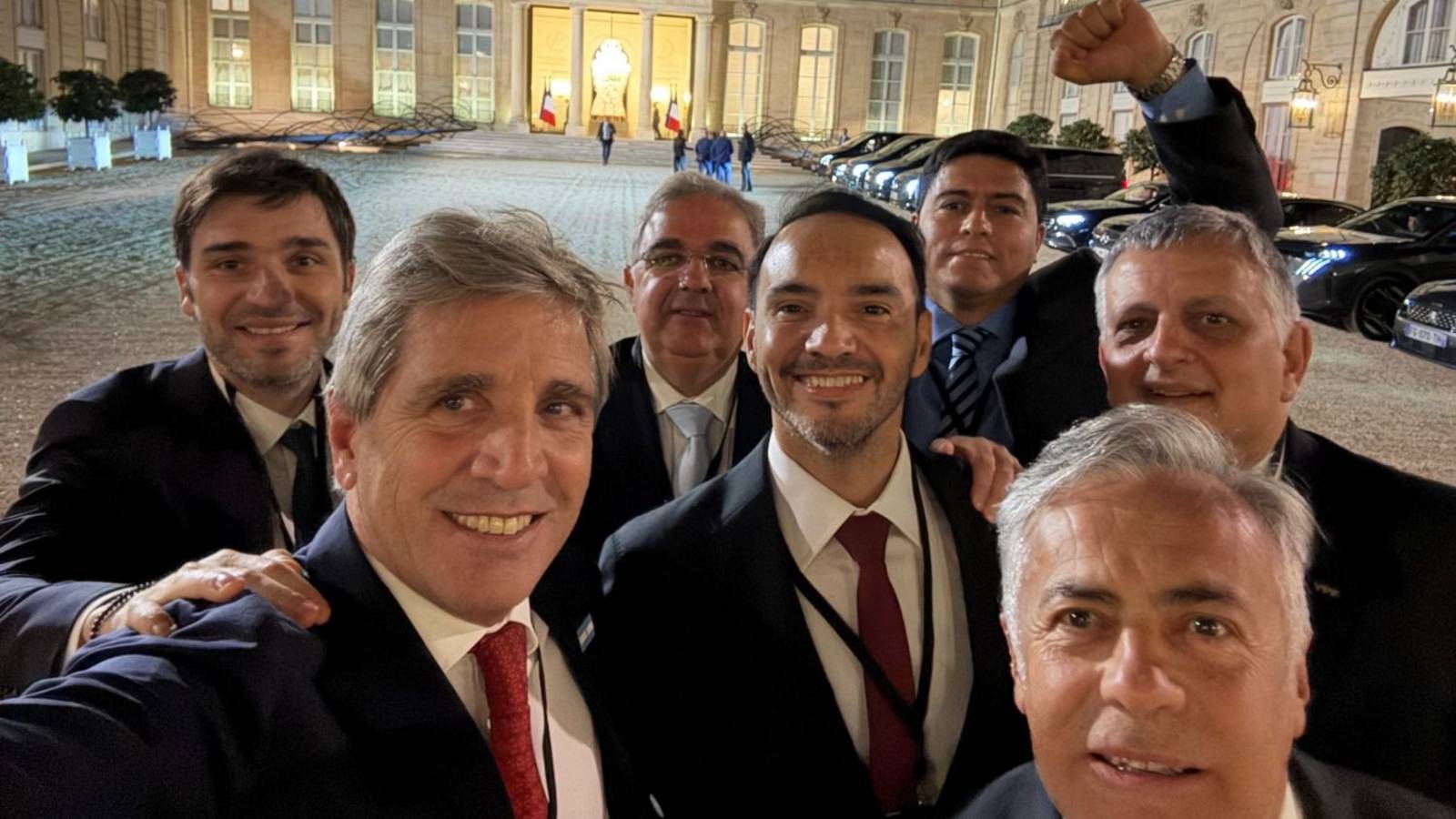 Resaca de la fiesta en París, se activó la campaña del miedo y una jugada de billar