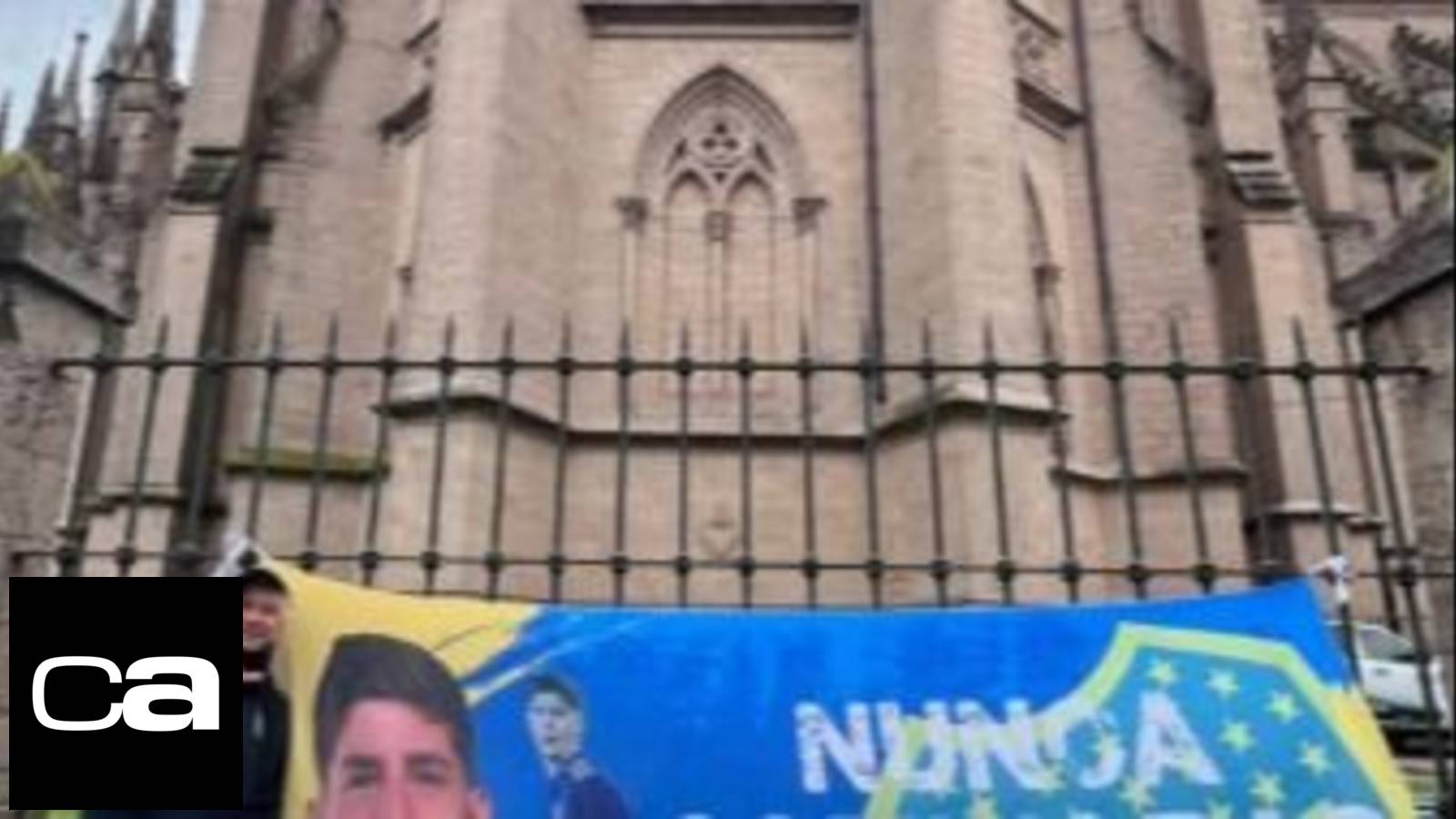 El padre de un jugador de Boca lesionado caminó a Luján con una bandera de su hijo y el "Xeneize"