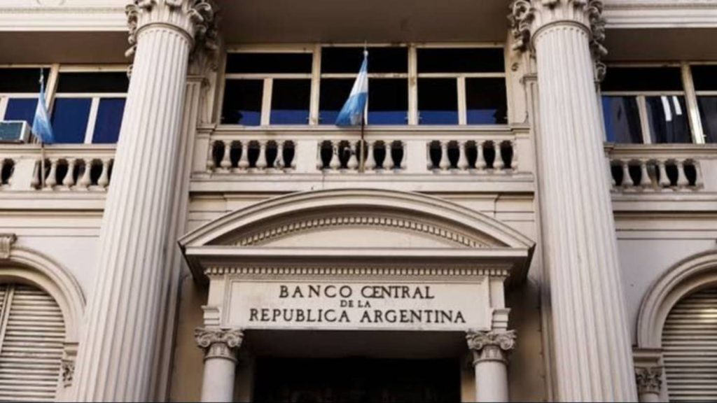 Marina Dal Poggetto advierte sobre la economía de Milei: "Está comprando menos dólares"