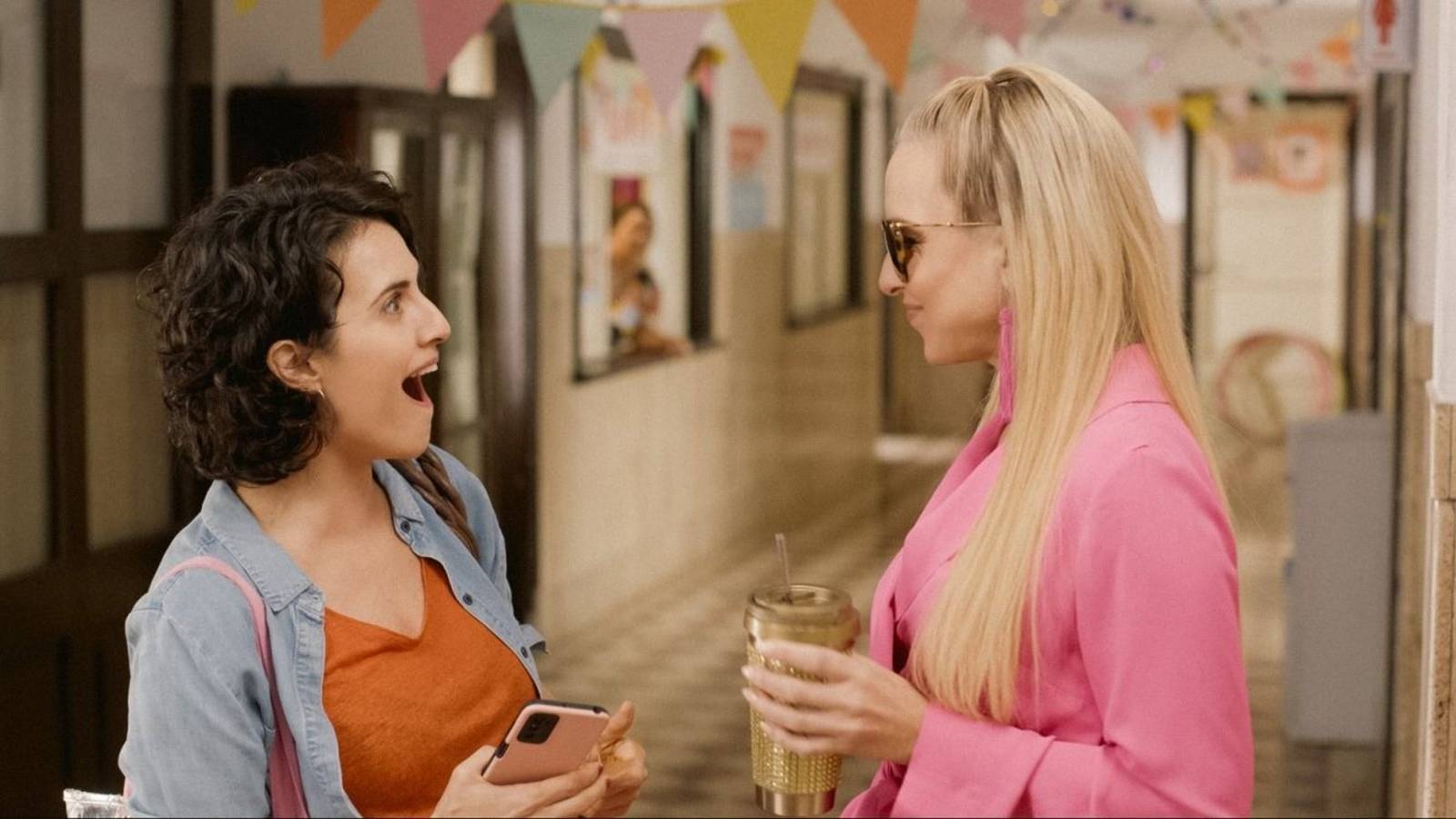 Dura 1 hora y media y actúan Carla Peterson y Julieta Diaz: la película argentina en Netflix para no parar de reír