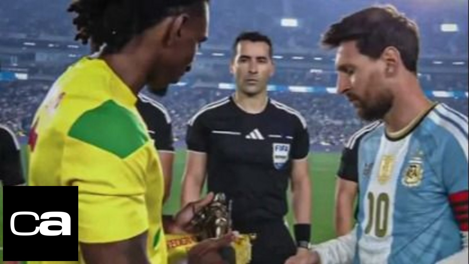 El regalo que recibió Messi de Benín en su despedida de la Selección Argentina: el significado revolucionario
