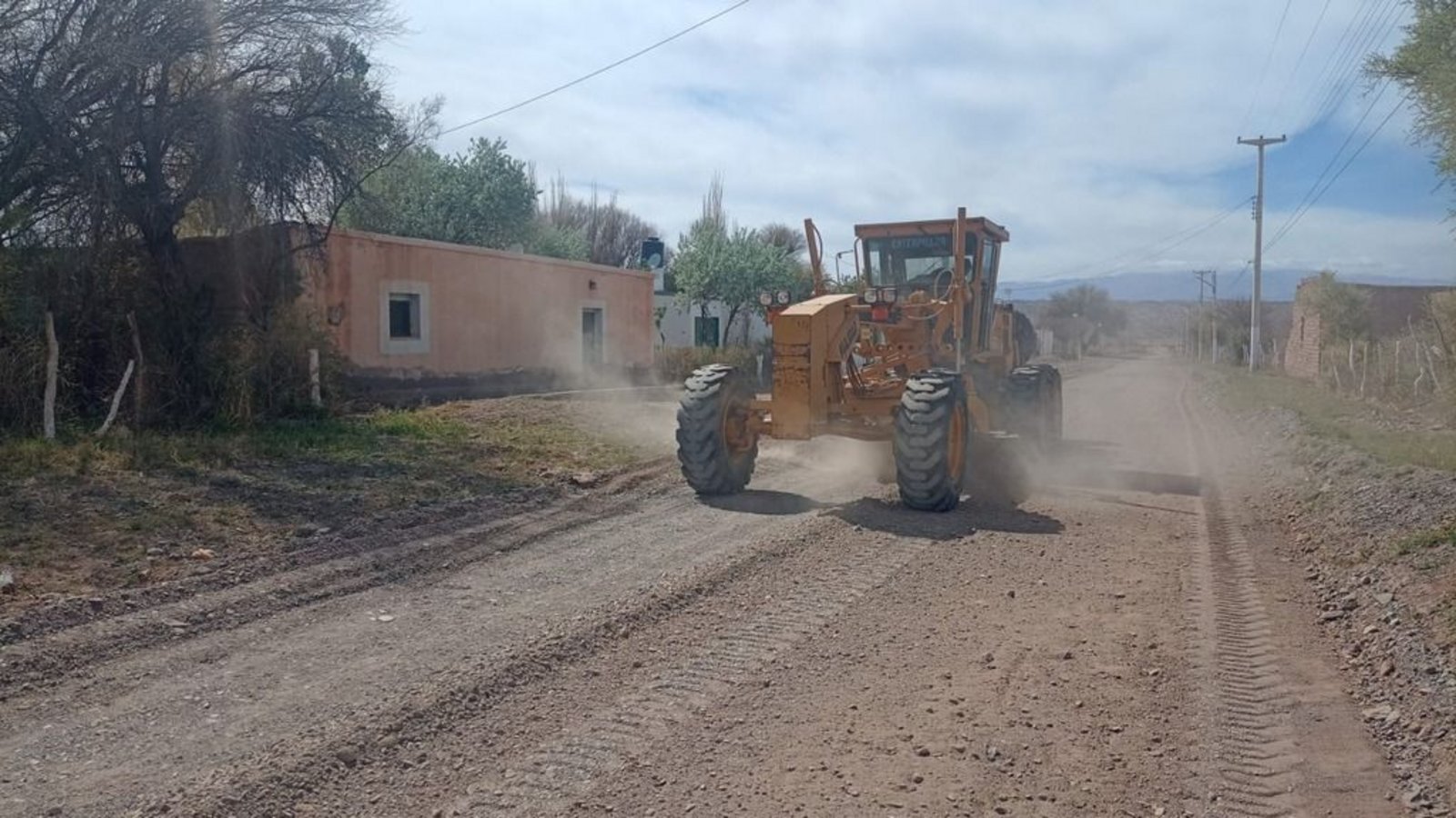 Seguridad vial: La Rioja despliega cuadrillas en rutas y caminos de toda la provincia para la circulación