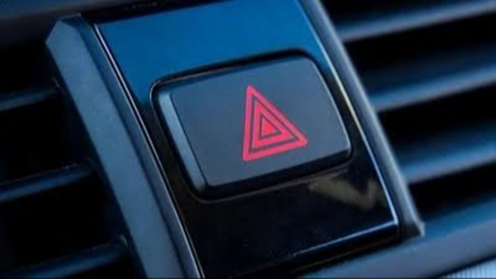Qué son las balizas del auto, para qué sirven y cuándo hay que encenderlas