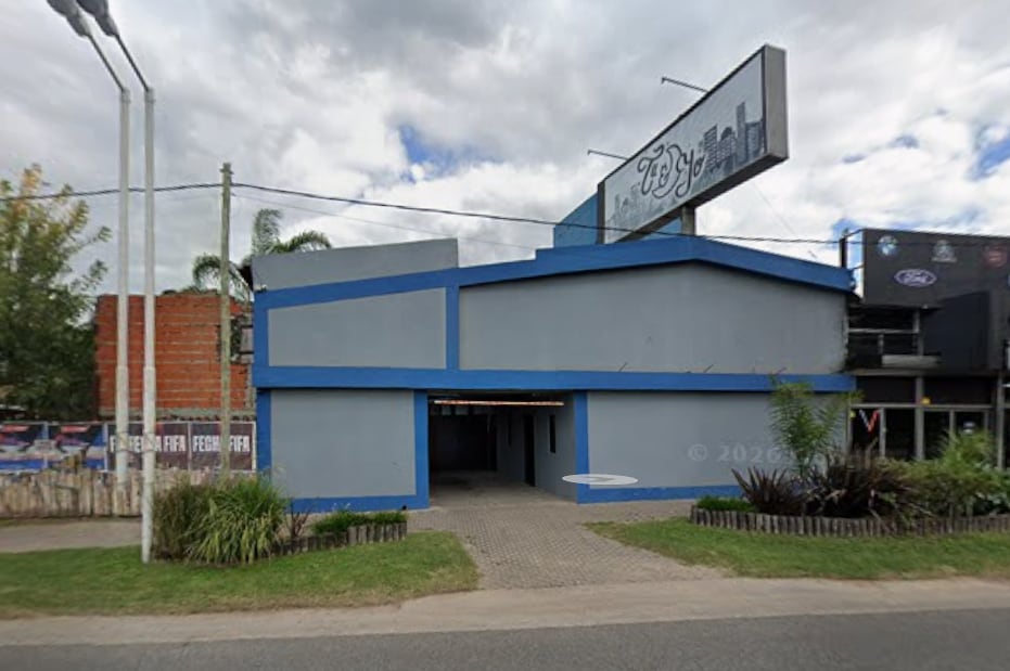Un hombre no quiso pagarle a una trabajadora sexual, se tiró por la ventana y murió