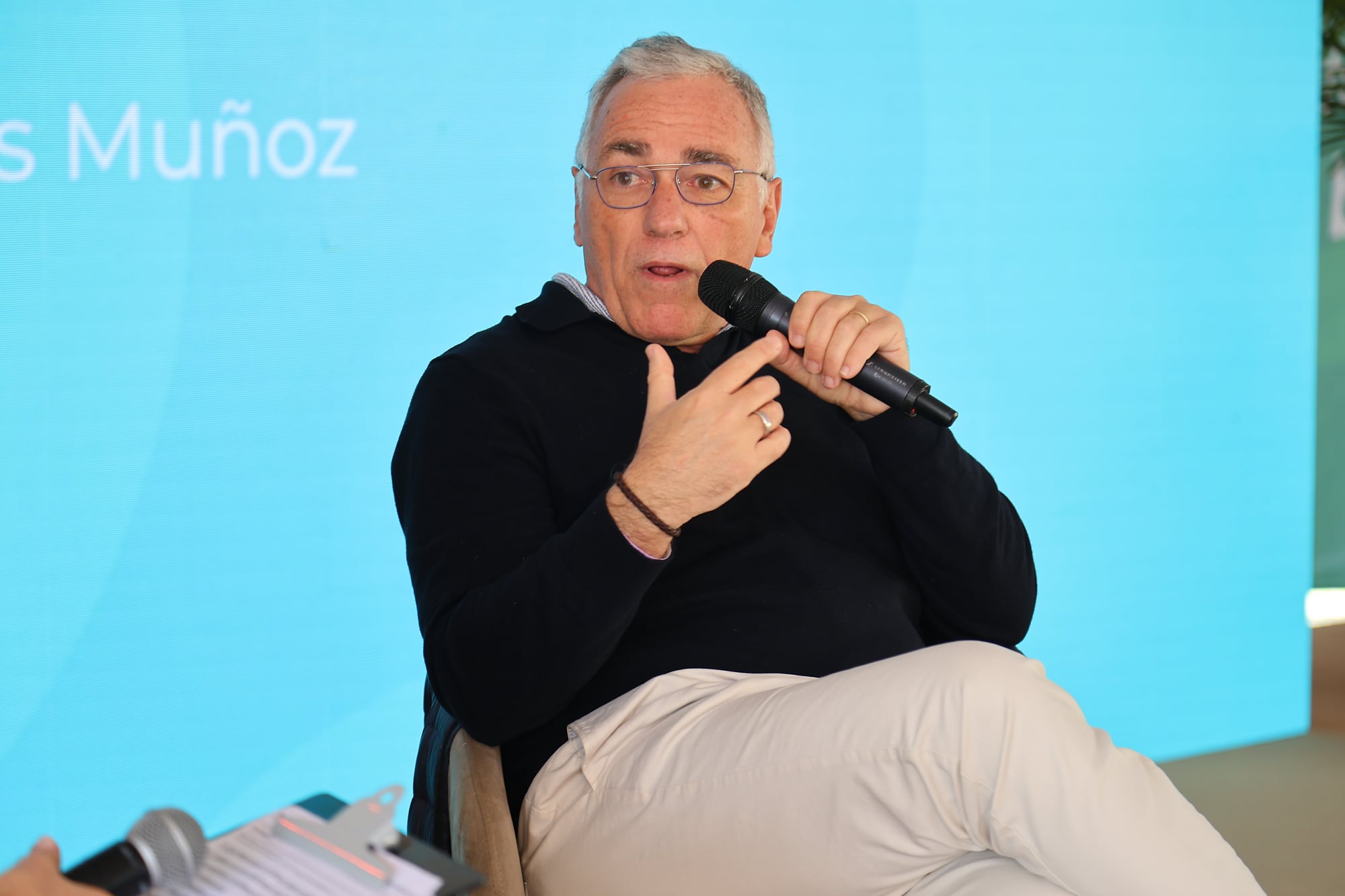 Matías Muñoz, psicólogo: “La pareja es la oportunidad que tenemos para elegir qué tomar y qué dejar de los vínculos con los que crecimos”