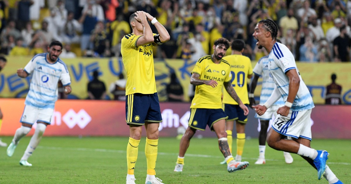 Cristiano Ronaldo erró un penal y la chance más insólita de su vida para acercarse a los 1.000 goles, pero Joao Félix lo salvó en el Al Nassr