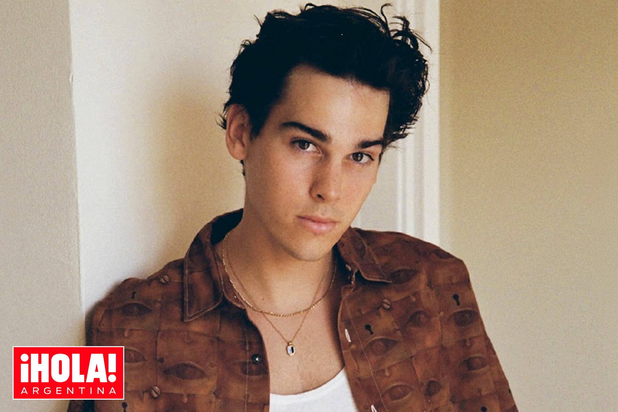 Hijo de estrella: es modelo y actor, heredó la pasión por la pintura de su famoso padre y le encanta la fotografía submarina