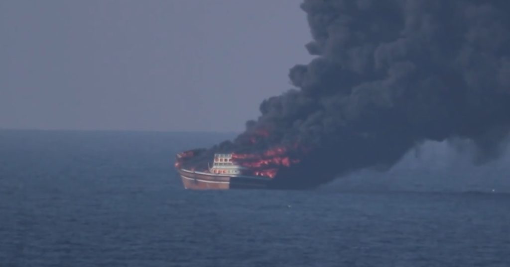 Estados Unidos destruyó un velero vinculado al régimen iraní que vigilaba a su Armada en el golfo de Omán